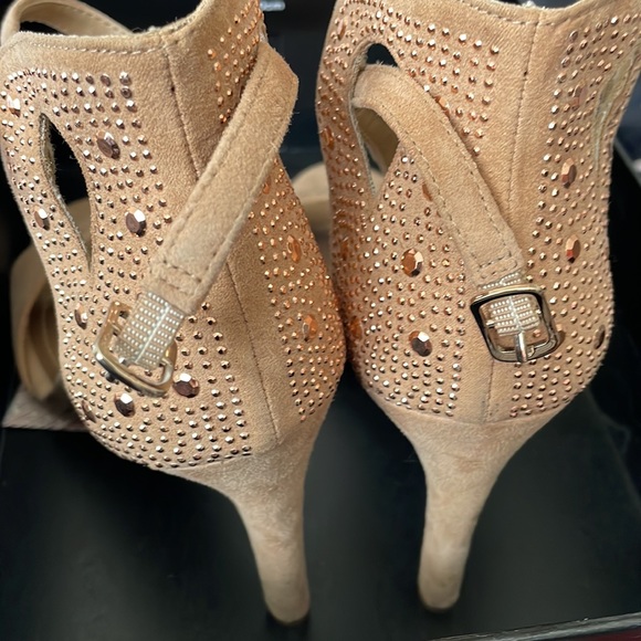 Camel suede and dazzle heels - Picture 5 of 9